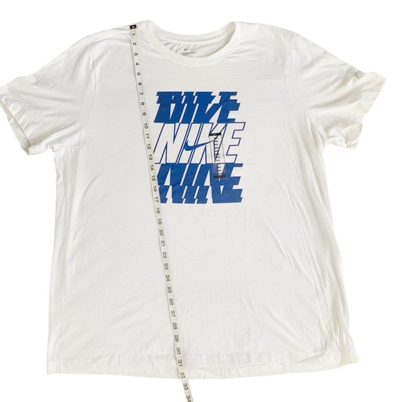 NIKE T Shirt! Retail $35 - Picture 3 of 5